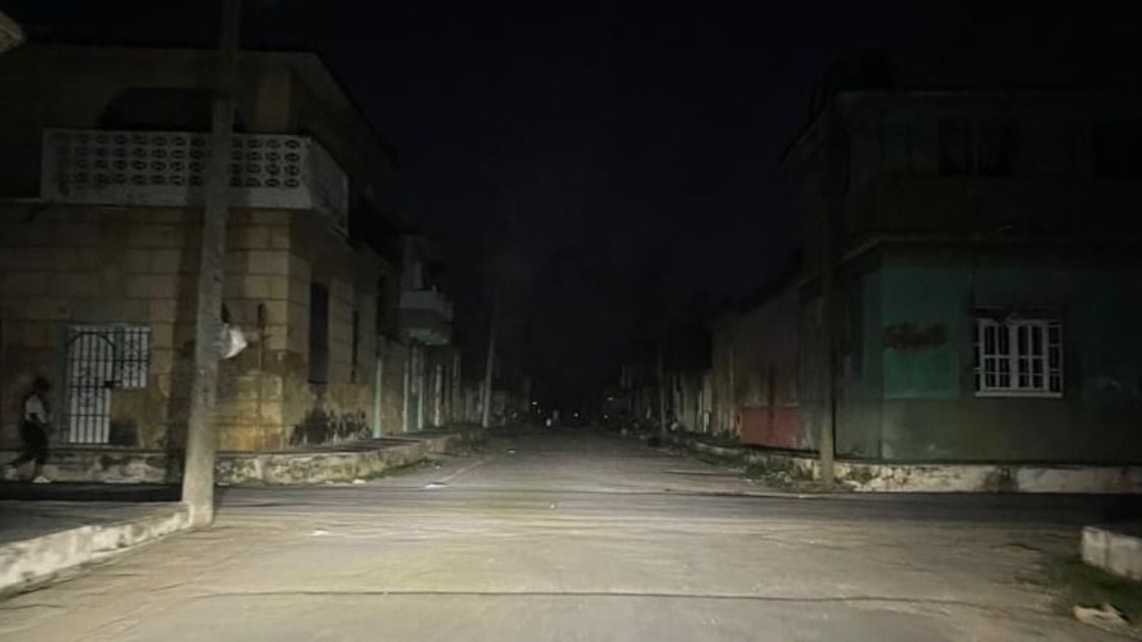 Apagones continúan en la isla: afectación de casi 2 mil MW