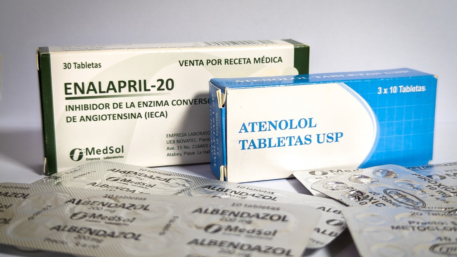 Decomisan medicamentos a personas que los vendían en Santiago de Cuba