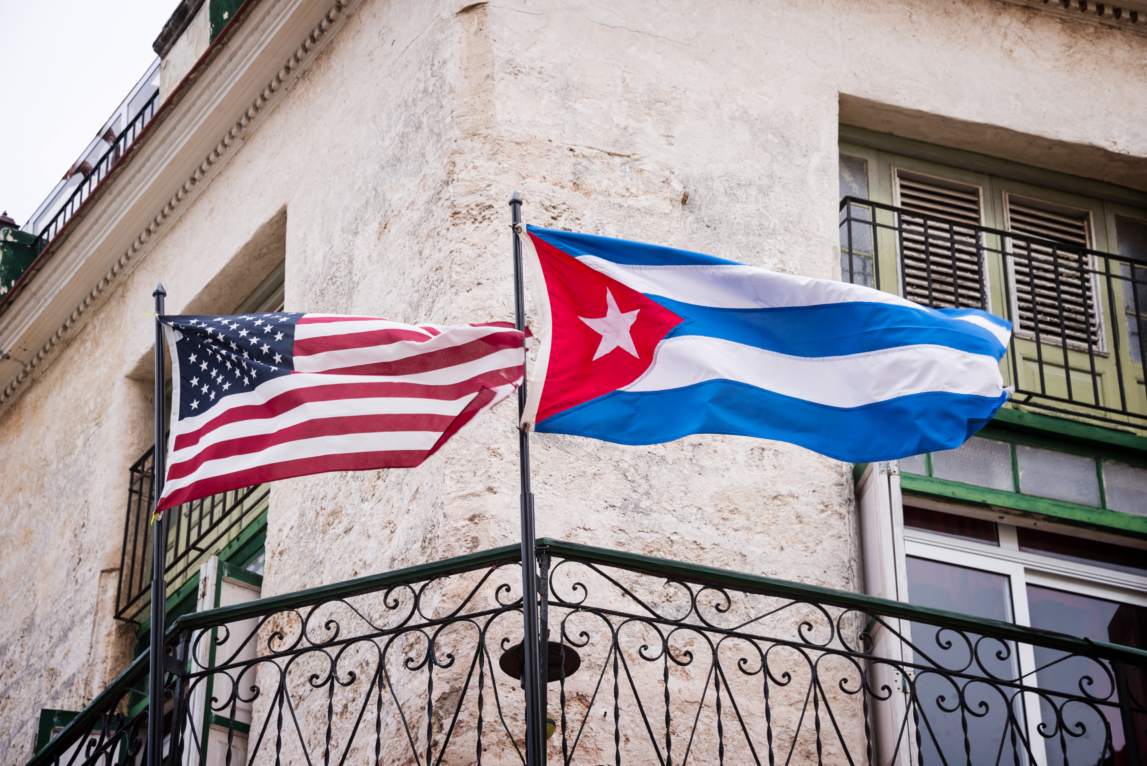 EEUU suspende todos los trámites migratorios de cubanos y venezolanos