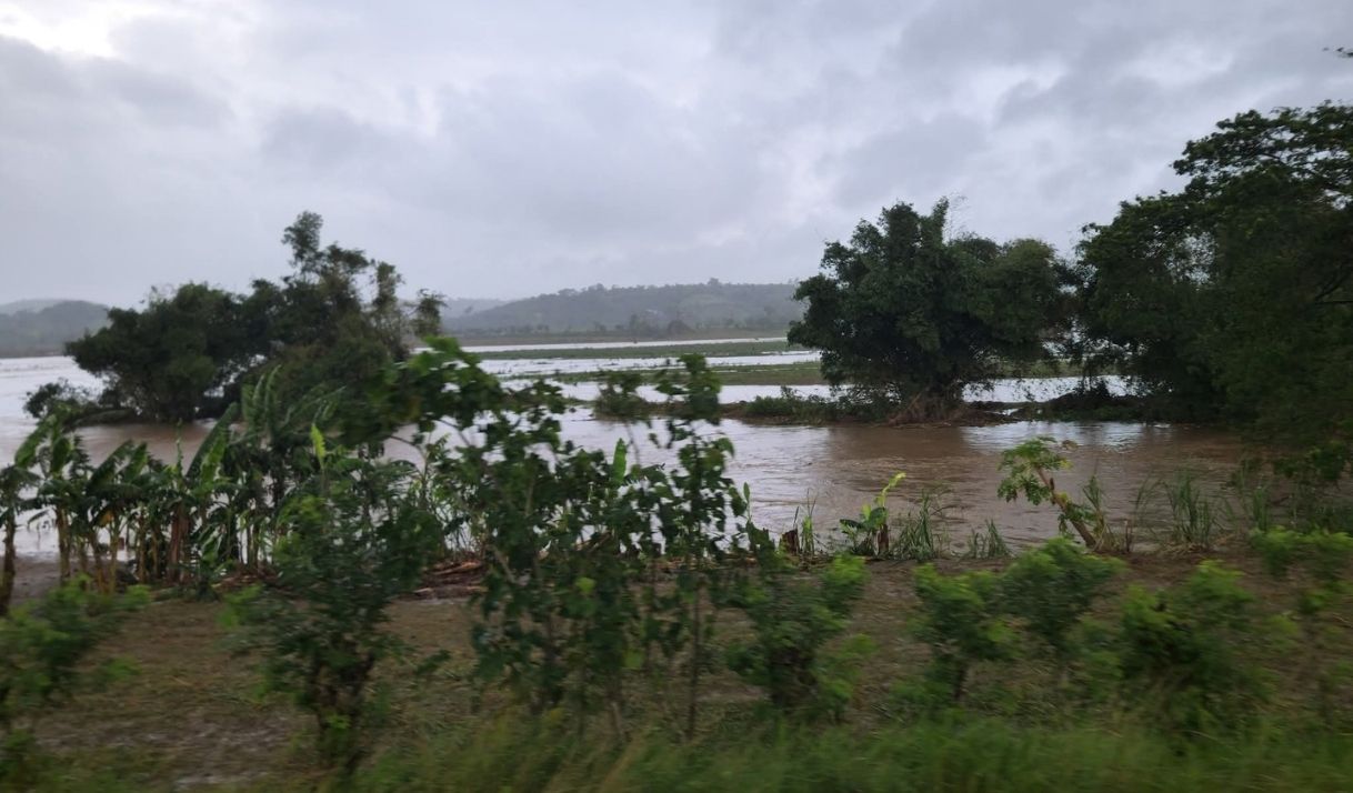 Evacúan a residentes de Moa y Sagua de Tánamo por crecida de ríos