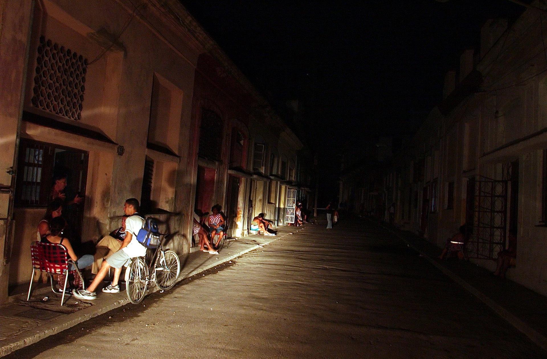 Largos apagones continúan en Cuba a inicios de 2026