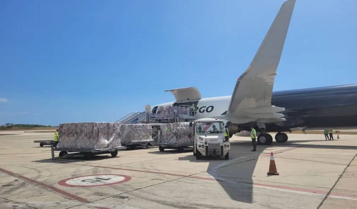 Llega a Cuba tercer vuelo con ayuda humanitaria de EEUU