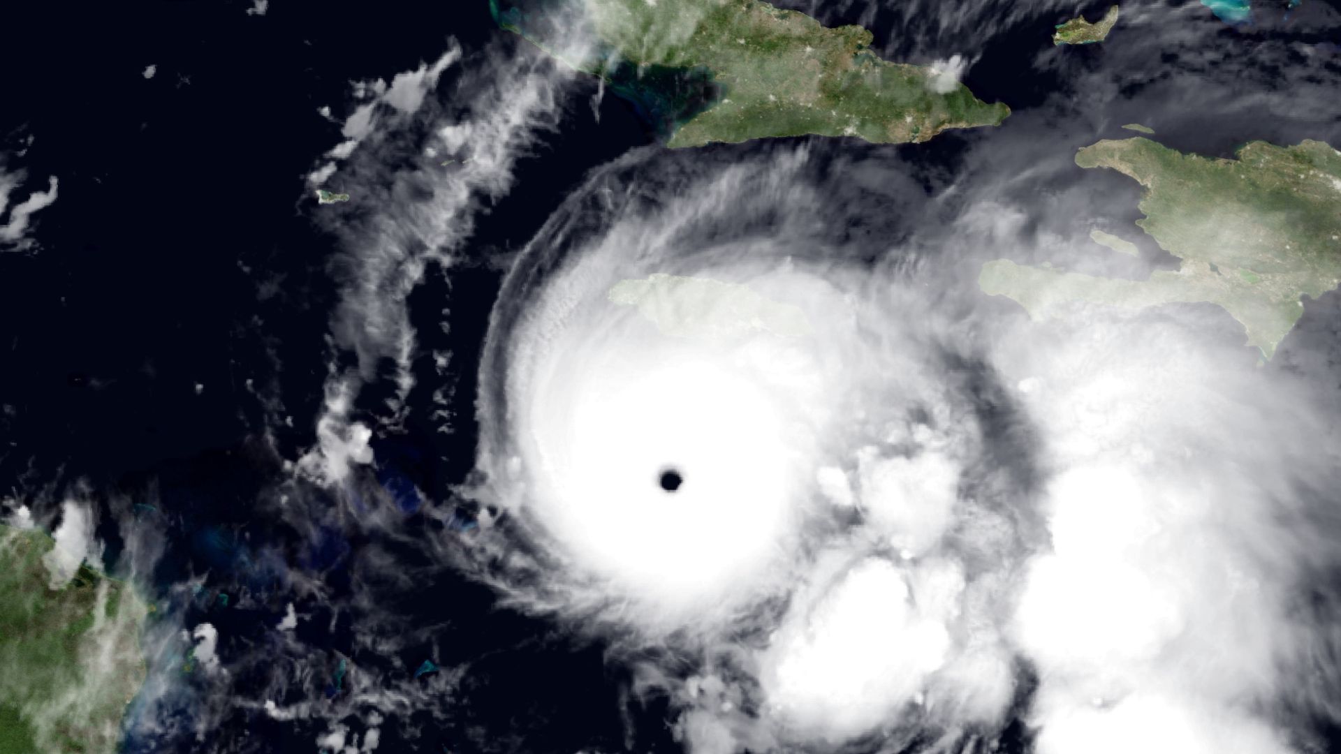 No ha pasado el huracán y ya el régimen recibe millones en ayuda internacional
