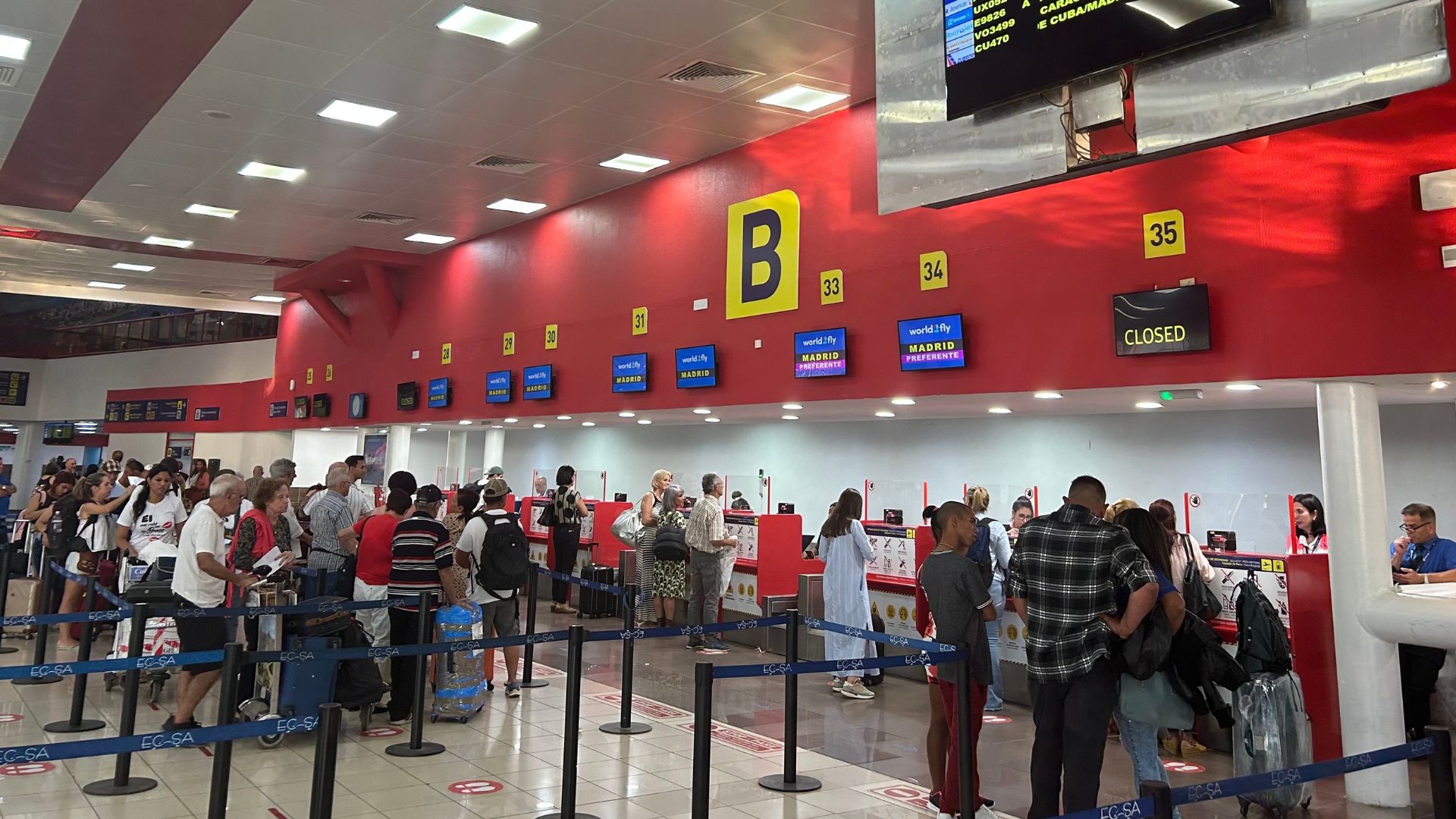 Reportan que 3 funcionarios venezolanos en España abandonan el país rumbo a Cuba