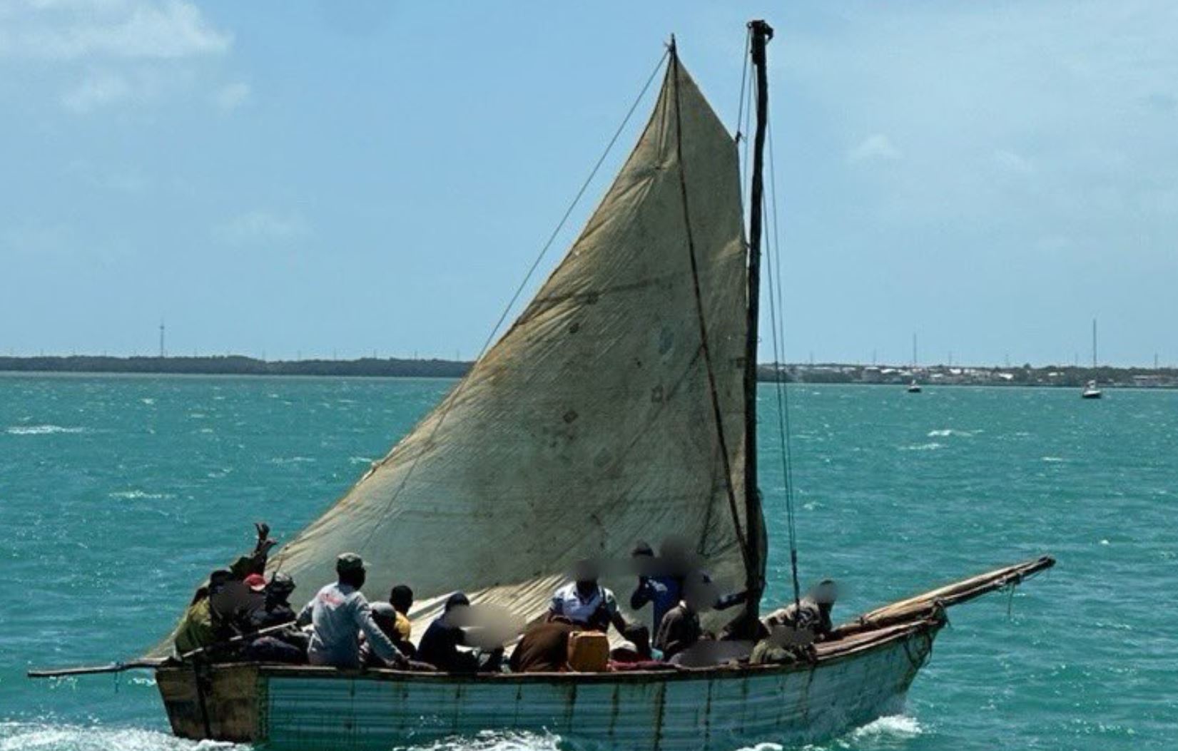 Rescatan a 6 balseros cubanos que se dirigían a Jamaica